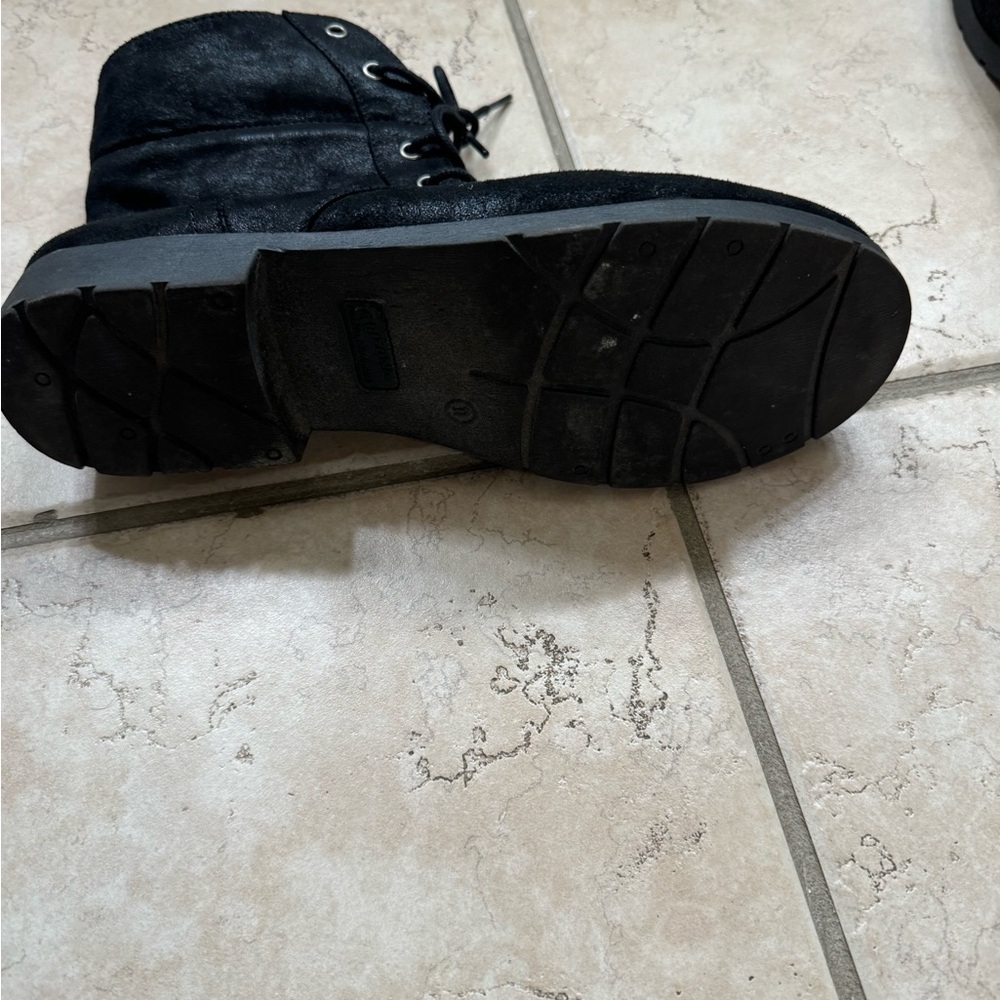 Arizona black boots. Faux suede. Laces. Knit at the top. Size 11 GUC - Picture 5 of 8
